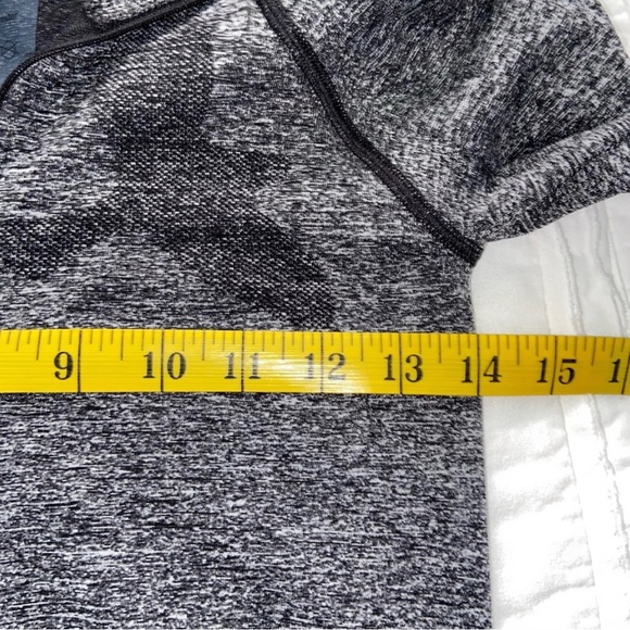 Oiselle Fly Out Full Zip Jacket - Picture 4 of 5